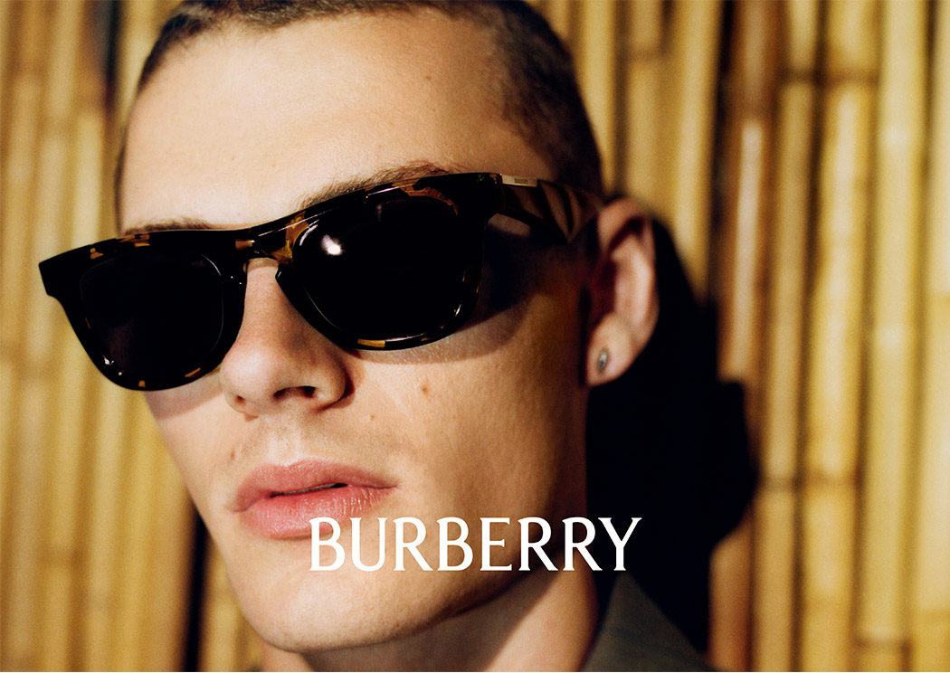 BURBBERRYのサングラス広告画像