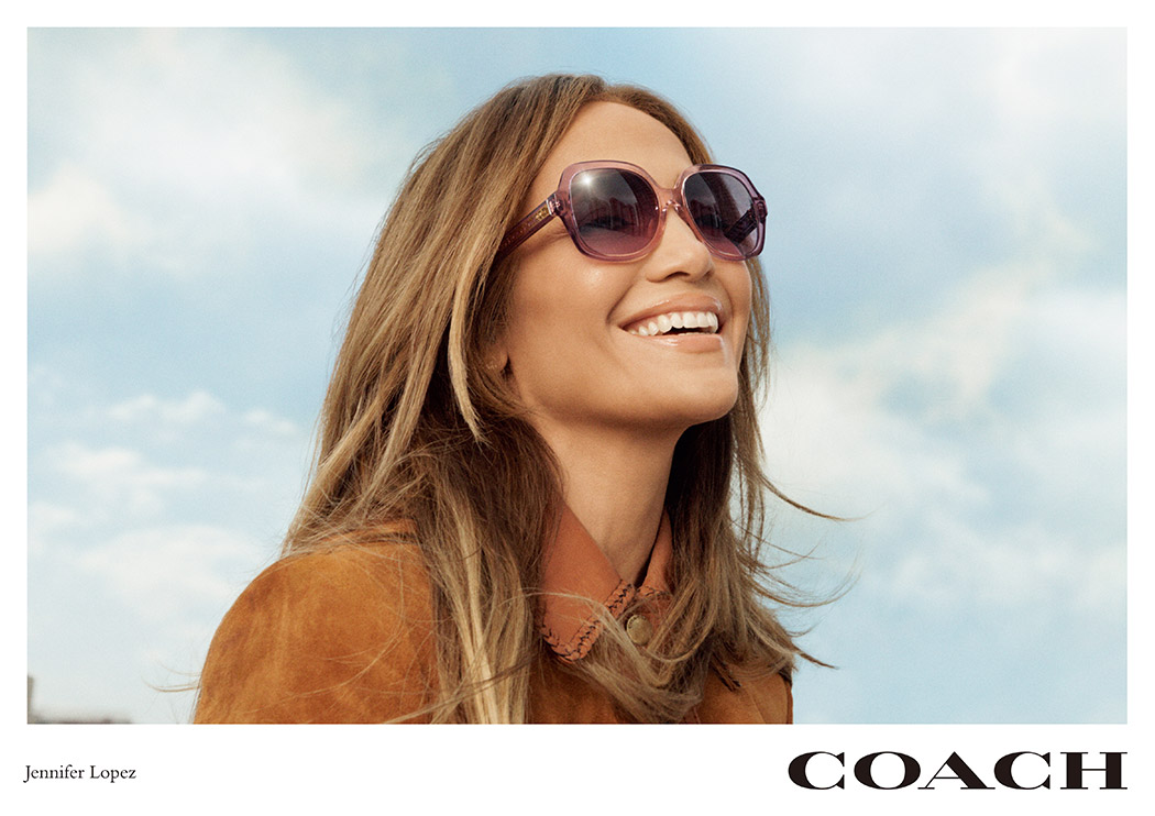 COACHのサングラス広告画像